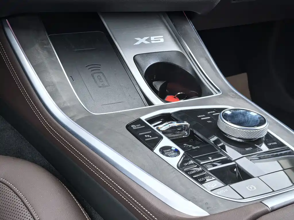 BMW X5 — фото 17