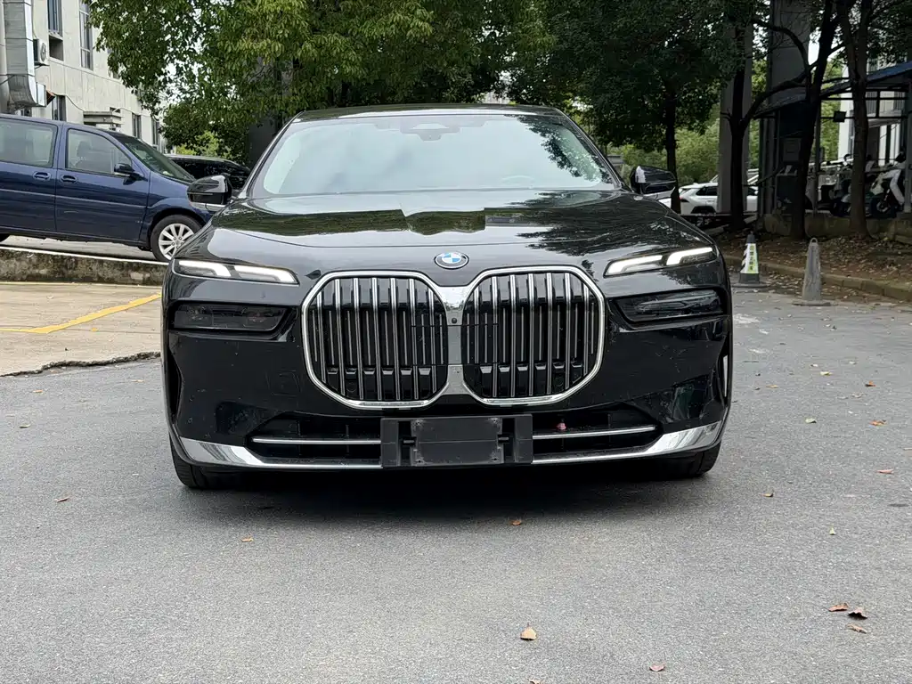 BMW 7 Series — фото 2