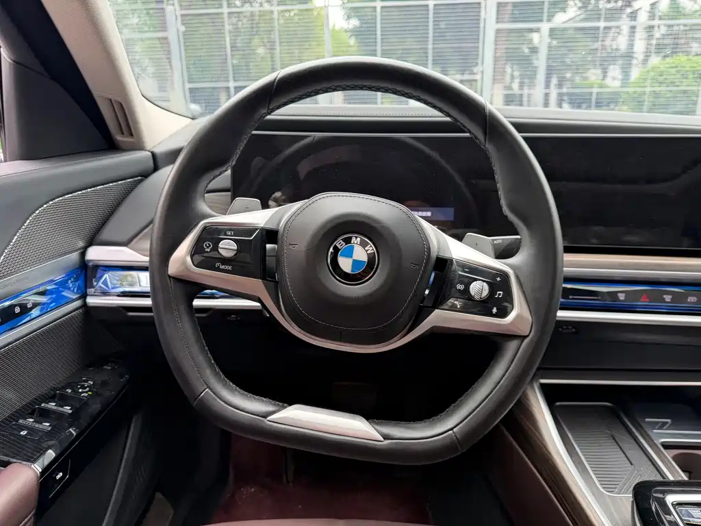 BMW 7 Series — фото 11