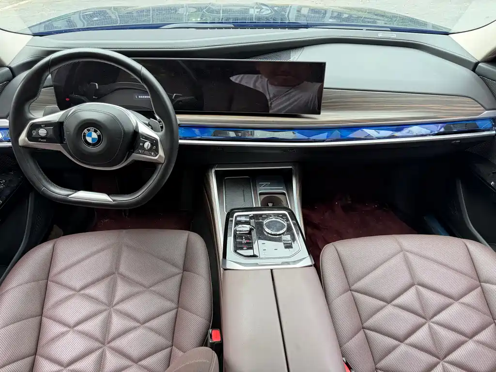 BMW 7 Series — фото 10