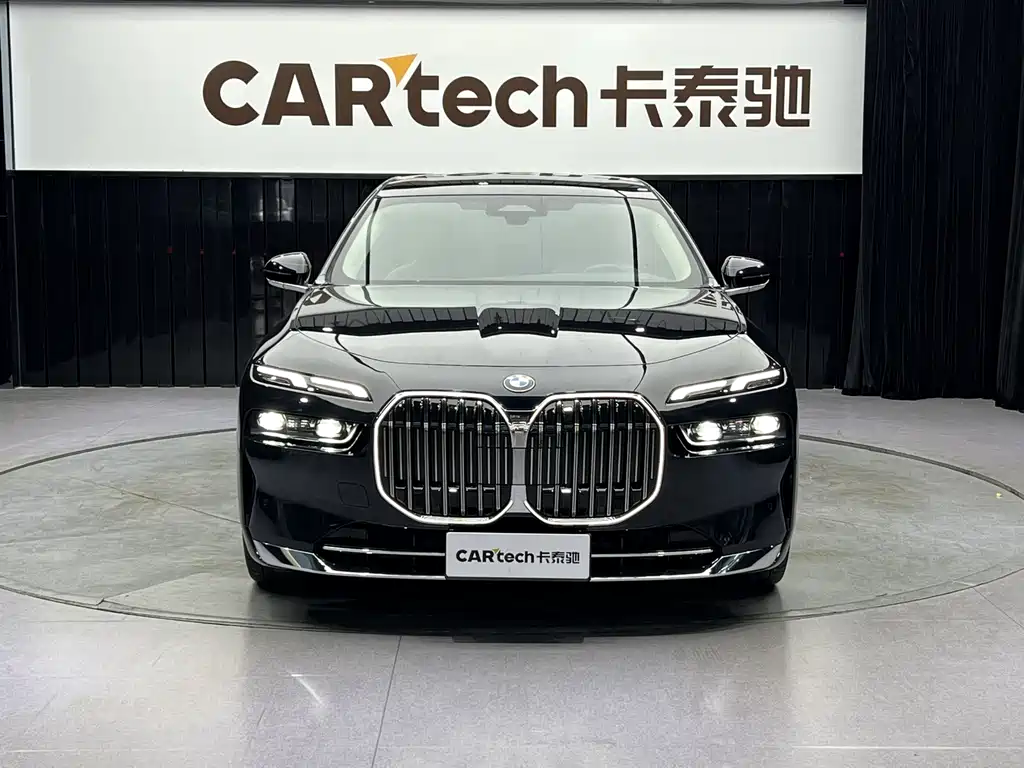BMW 7 Series — фото 2