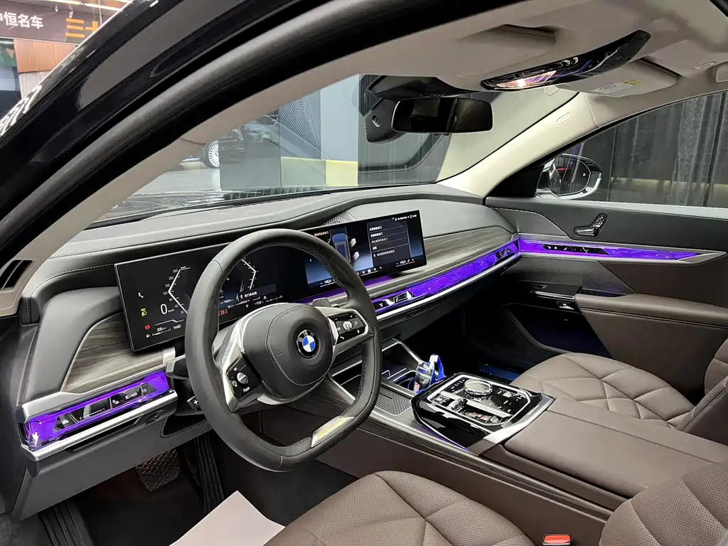 BMW 7 Series — фото 19