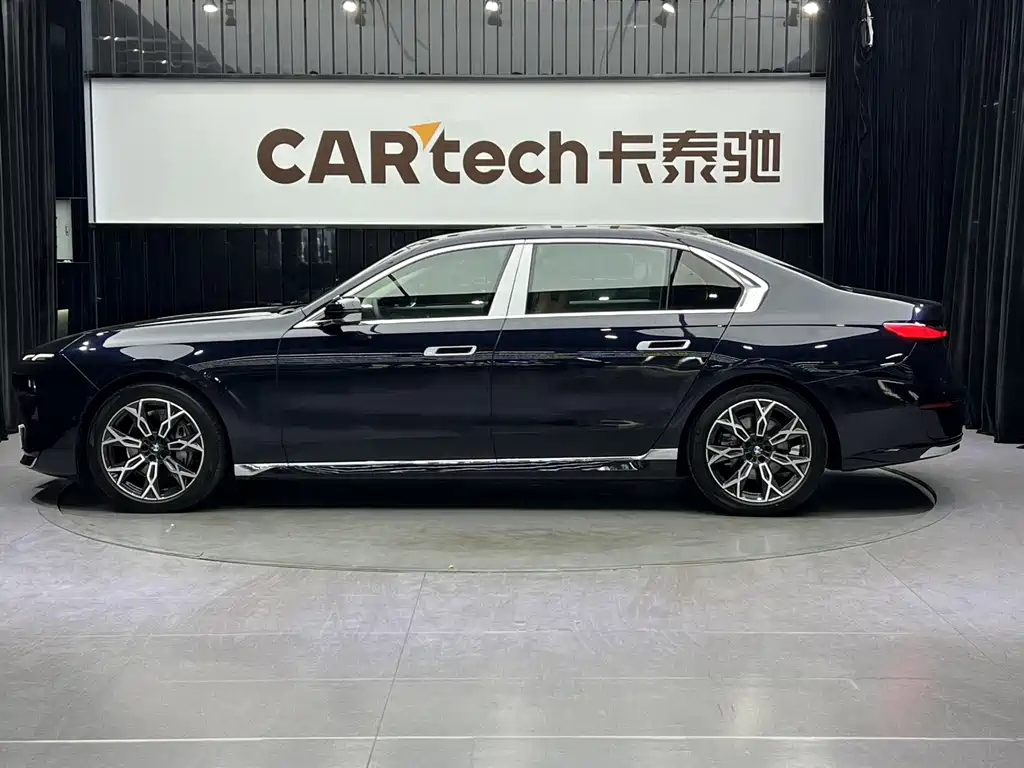BMW 7 Series — фото 4