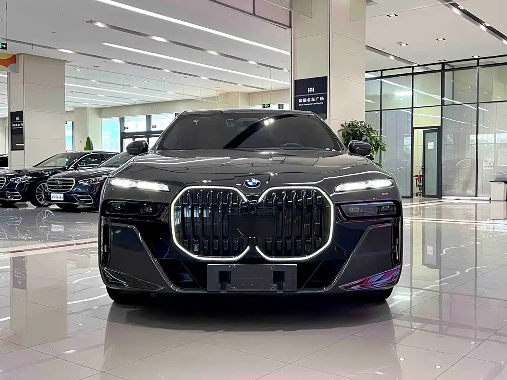 BMW i7 — фото 2