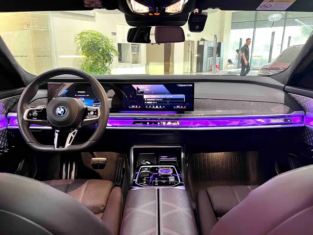 BMW i7 — фото 8