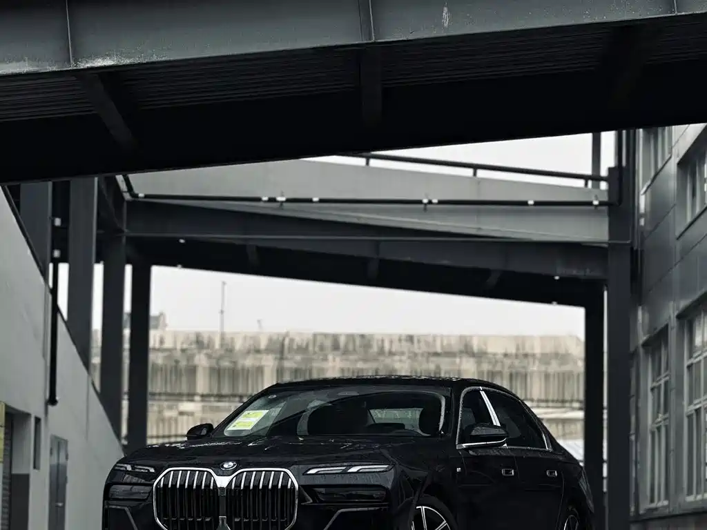 BMW 7 Series — фото 10