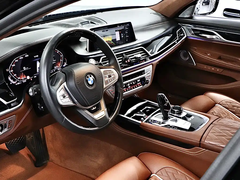 BMW 7 Series — фото 11