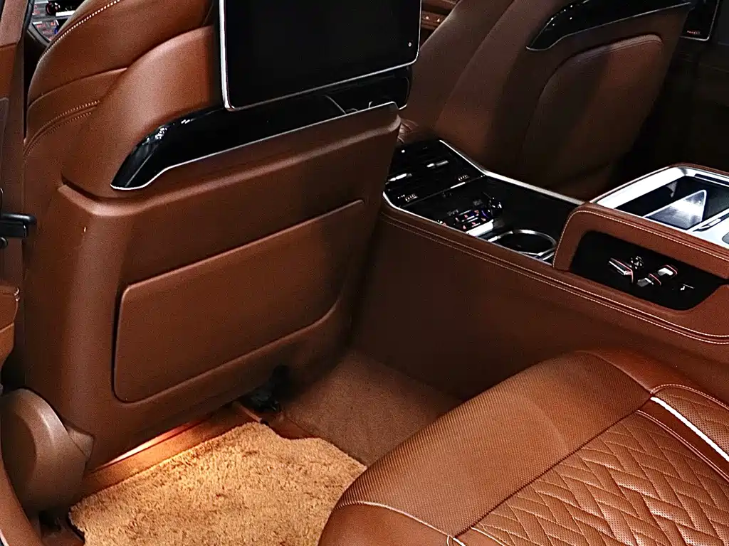 BMW 7 Series — фото 13