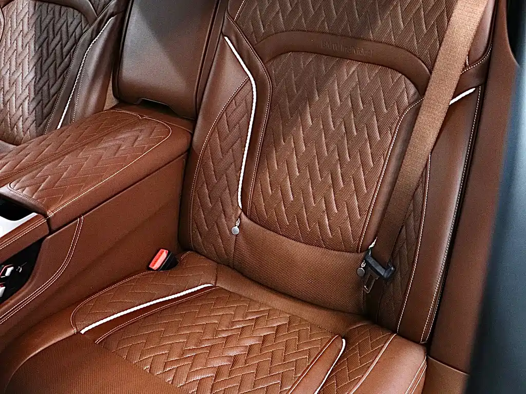 BMW 7 Series — фото 14