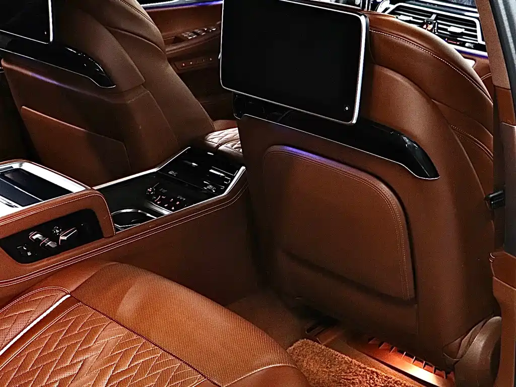 BMW 7 Series — фото 17