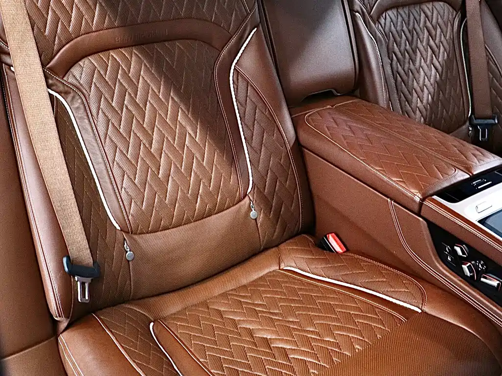 BMW 7 Series — фото 18