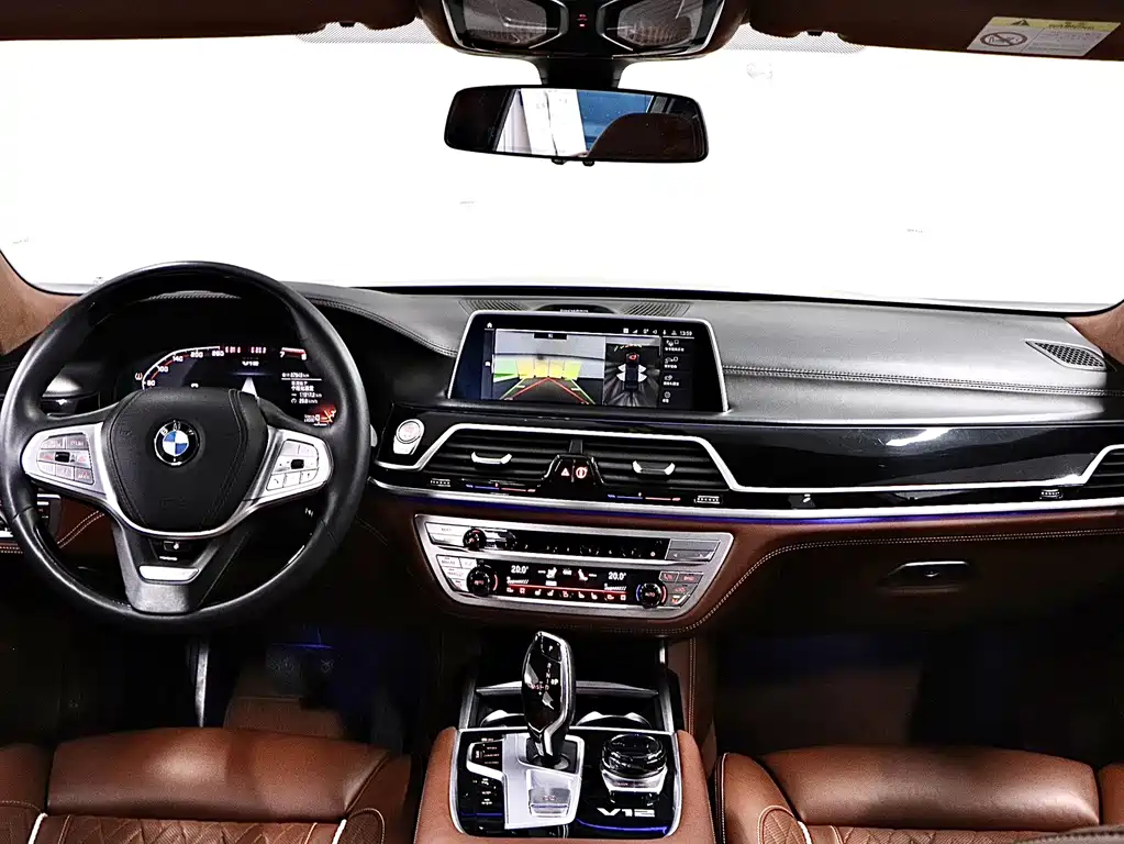 BMW 7 Series — фото 19