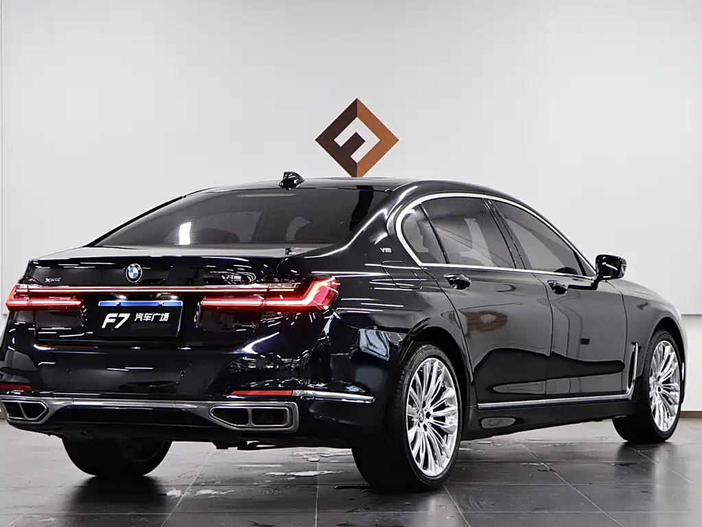 BMW 7 Series — фото 6