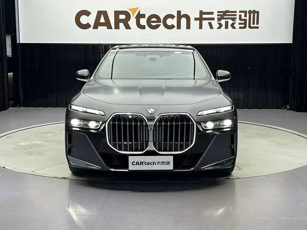 BMW 7 Series — фото 2