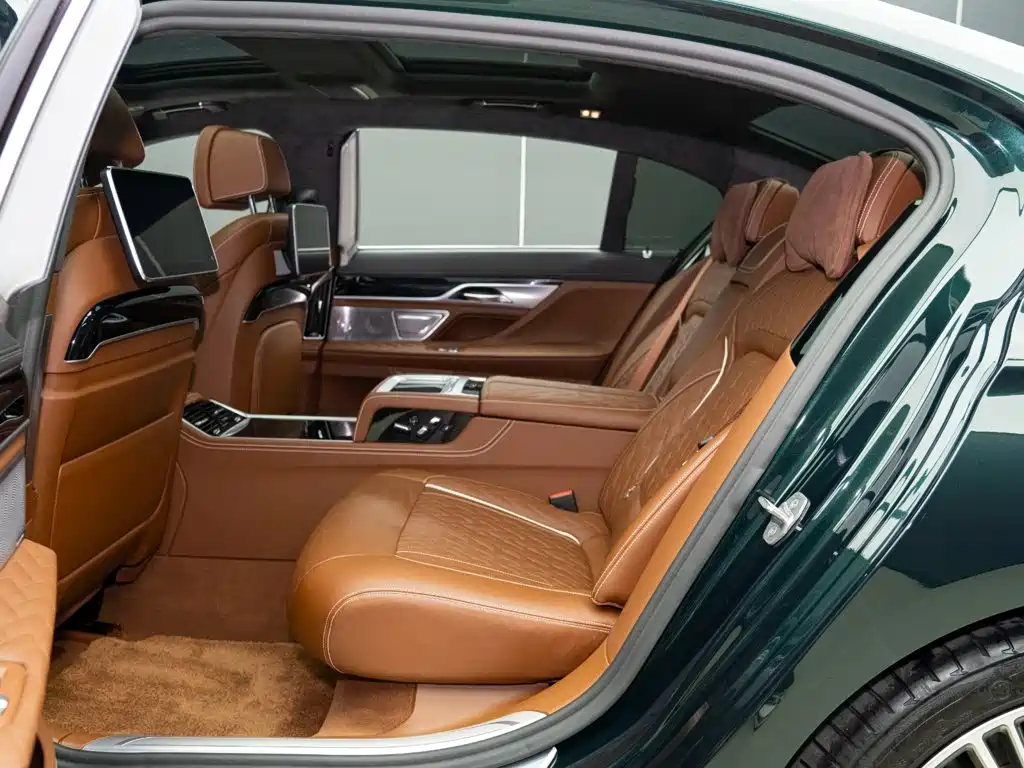 BMW 7 Series — фото 11