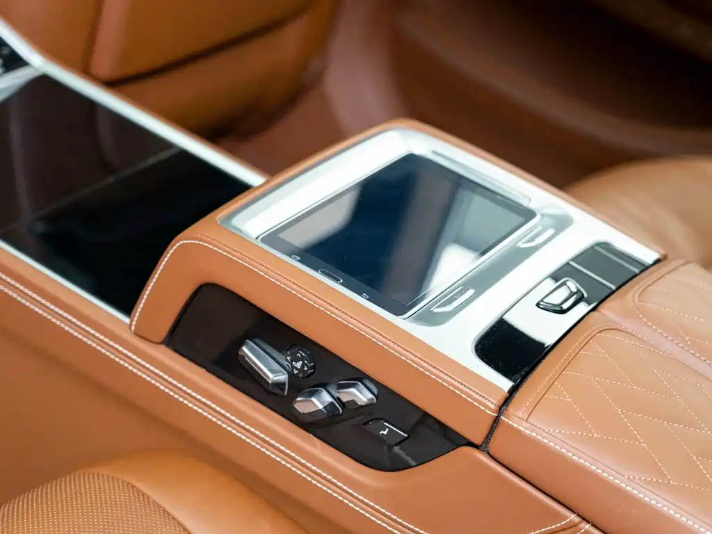 BMW 7 Series — фото 13
