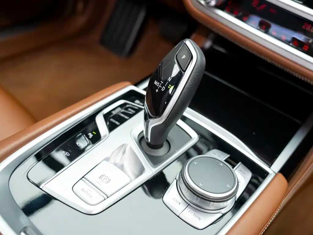 BMW 7 Series — фото 19