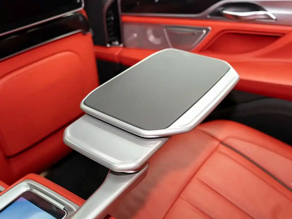 BMW 7 Series — фото 14