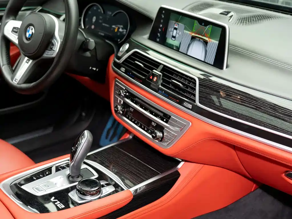 BMW 7 Series — фото 18