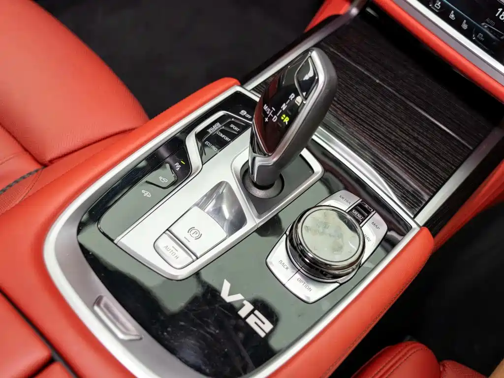 BMW 7 Series — фото 19