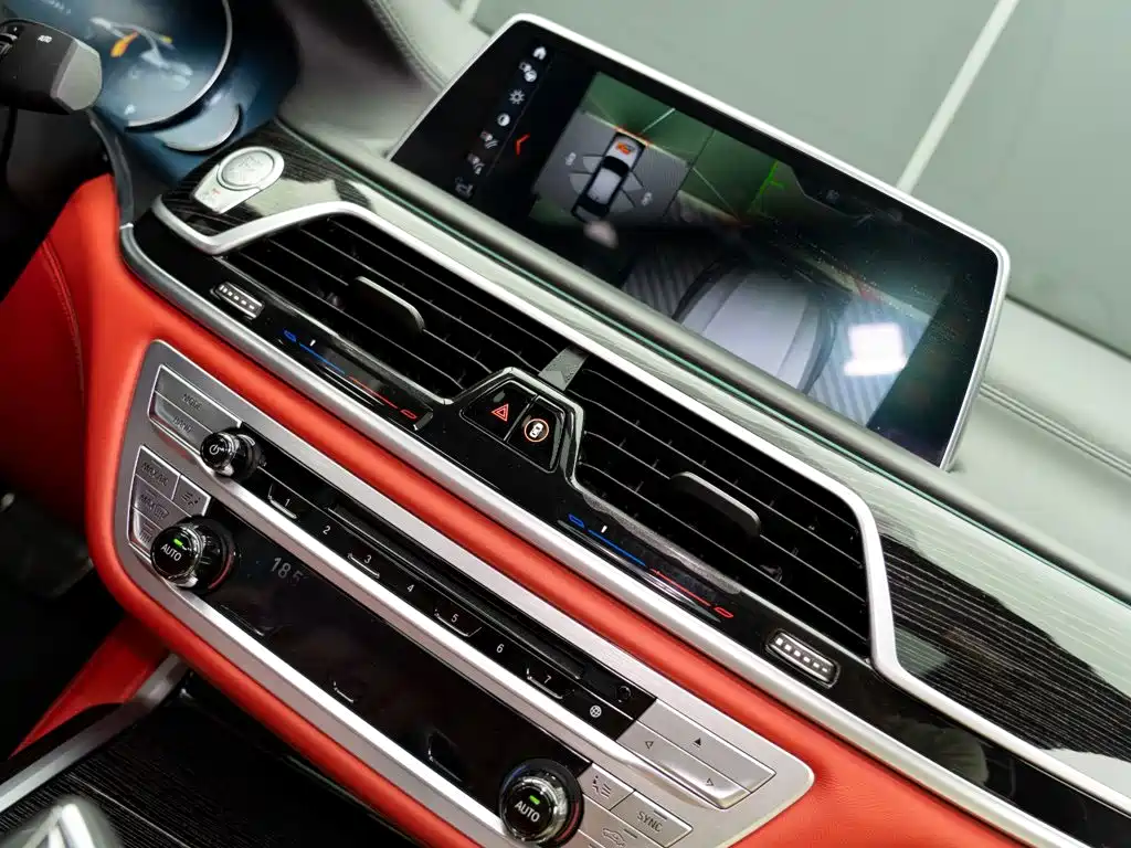 BMW 7 Series — фото 20