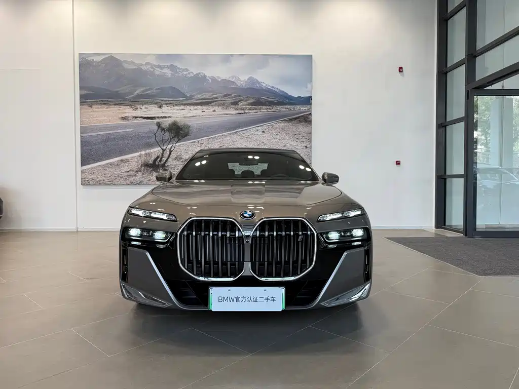 BMW i7 — фото 3