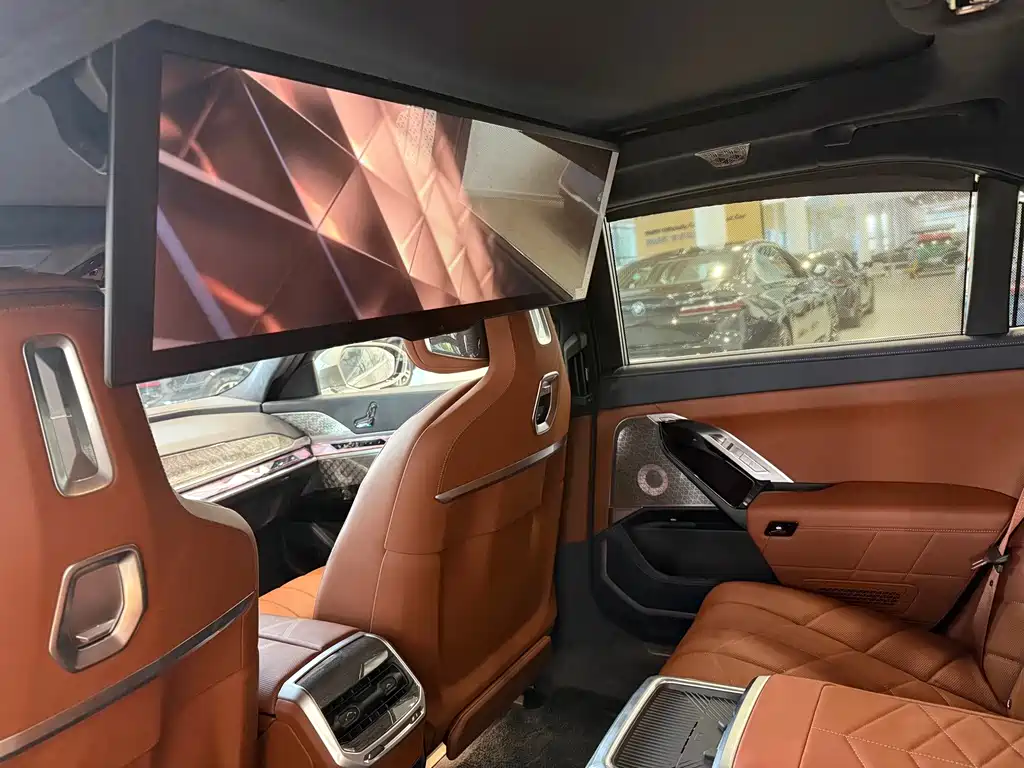 BMW i7 — фото 6