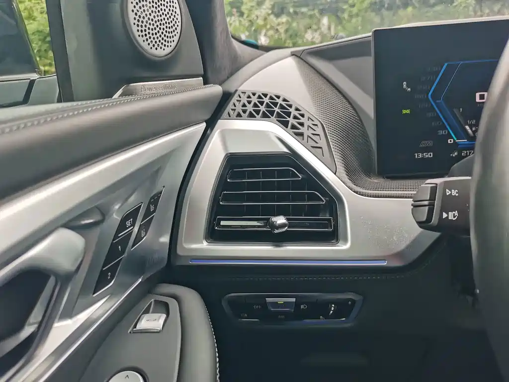 BMW XM — фото 18