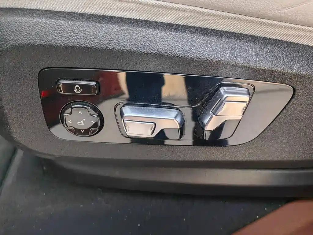 BMW XM — фото 18