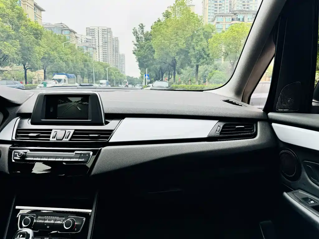 BMW 2 Series Gran Tourer — фото 14