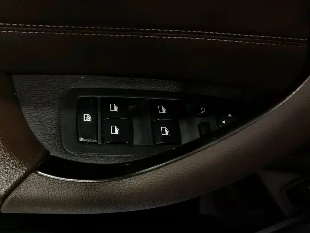 BMW X1 — фото 9