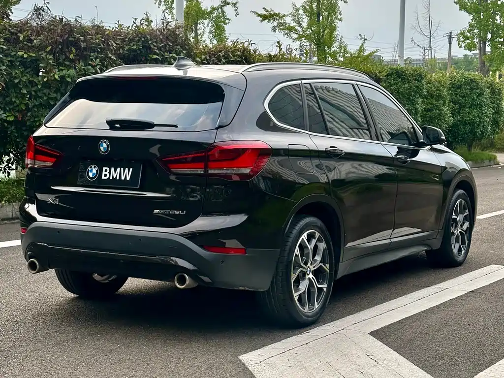 BMW X1 — фото 5