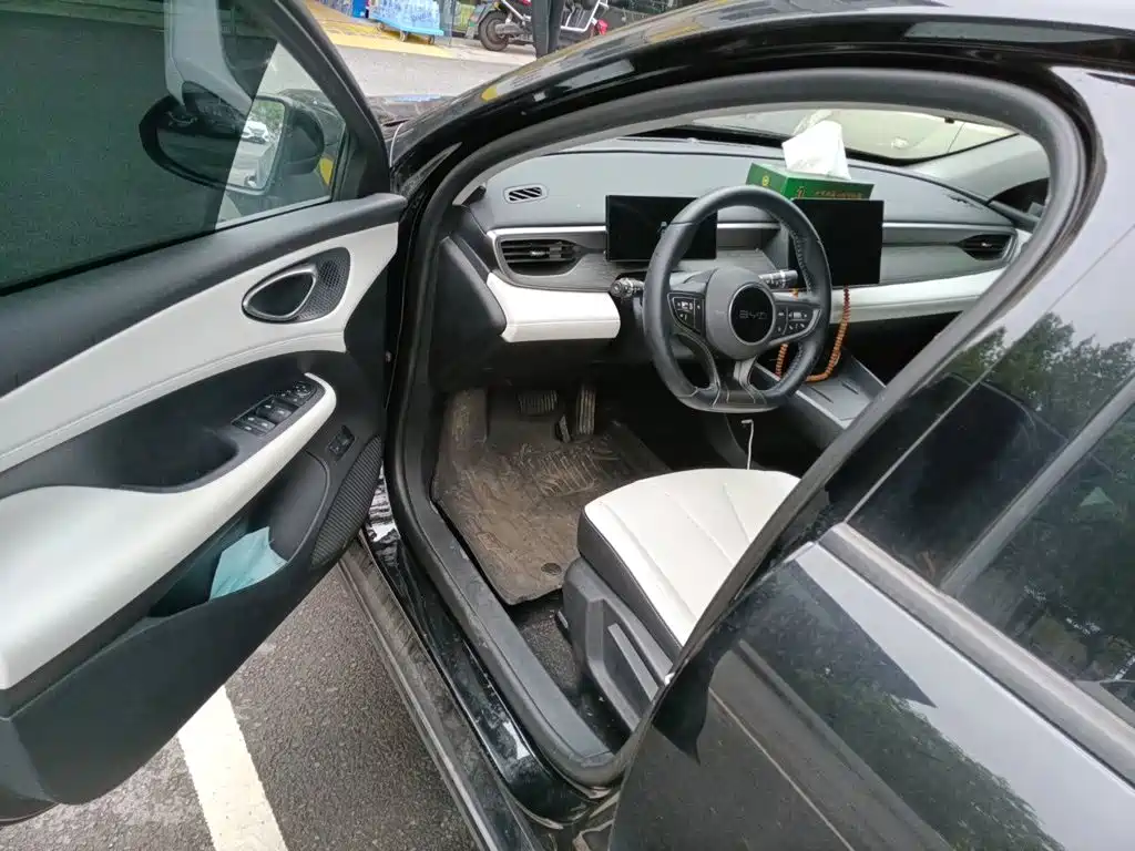 BYD Seal 05 DM-i — фото 17