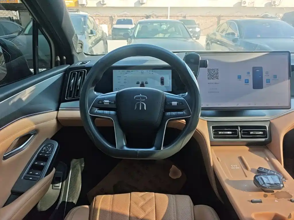 BYD L DM-i — фото 11