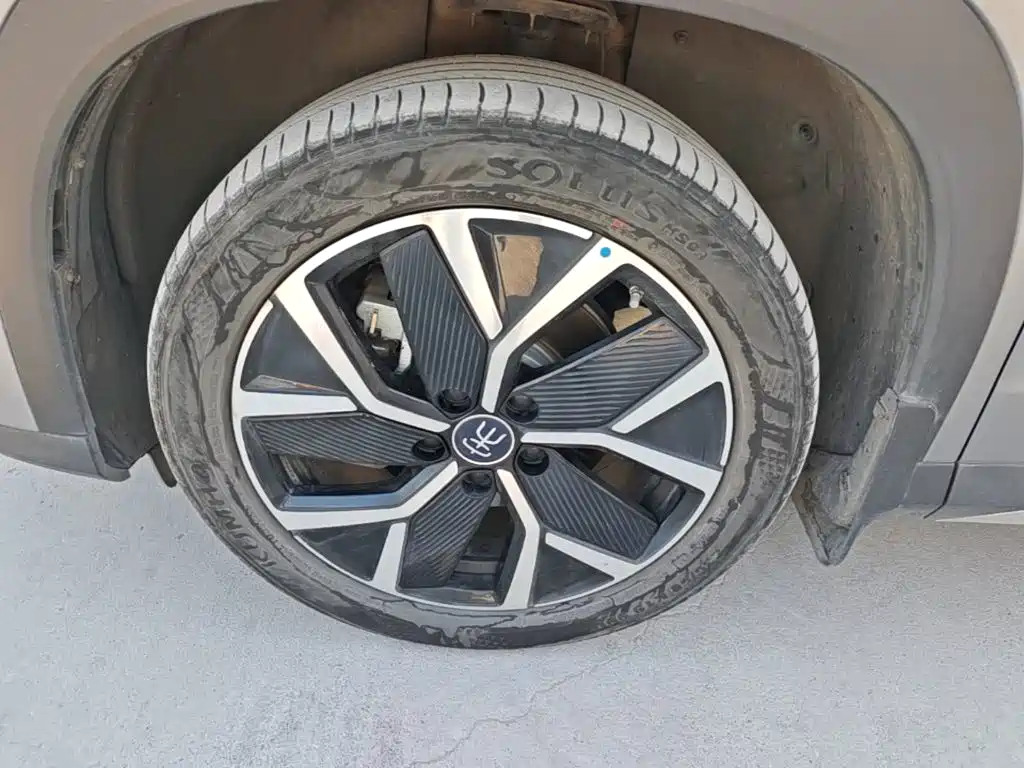 BYD L DM-i — фото 23