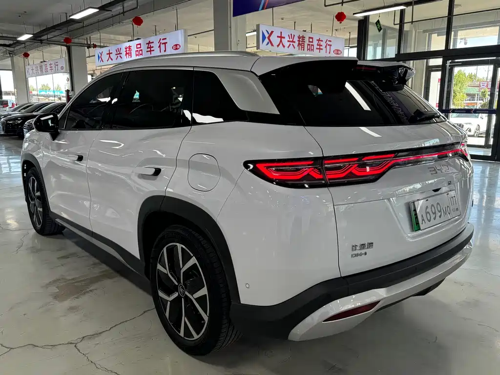 BYD L DM-i — фото 5