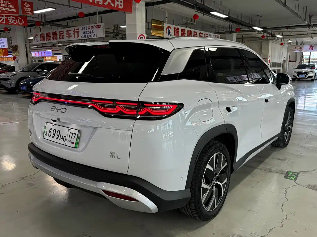 BYD L DM-i — фото 7