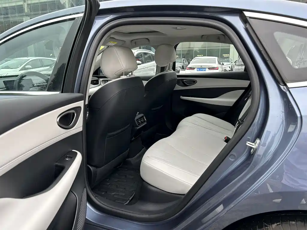 BYD Seal 05 DM-i — фото 8