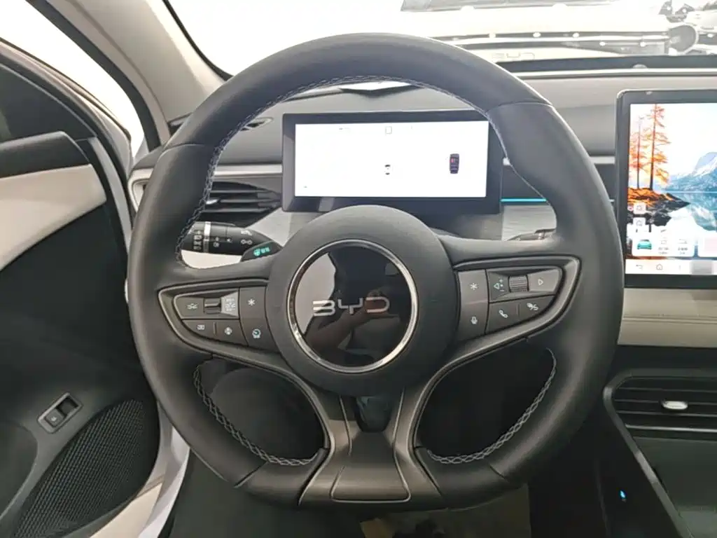 BYD Seal 05 DM-i — фото 11