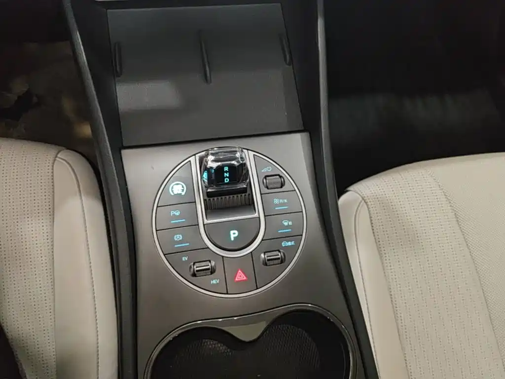 BYD Seal 05 DM-i — фото 14