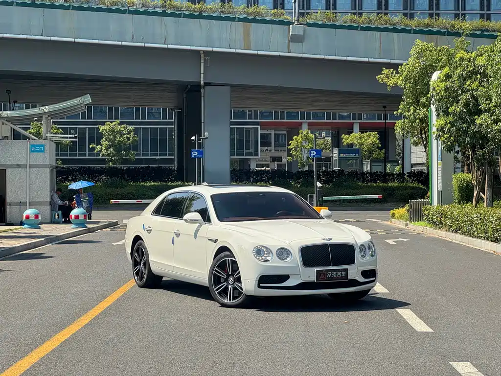 Bentley Flying Spur — фото 3