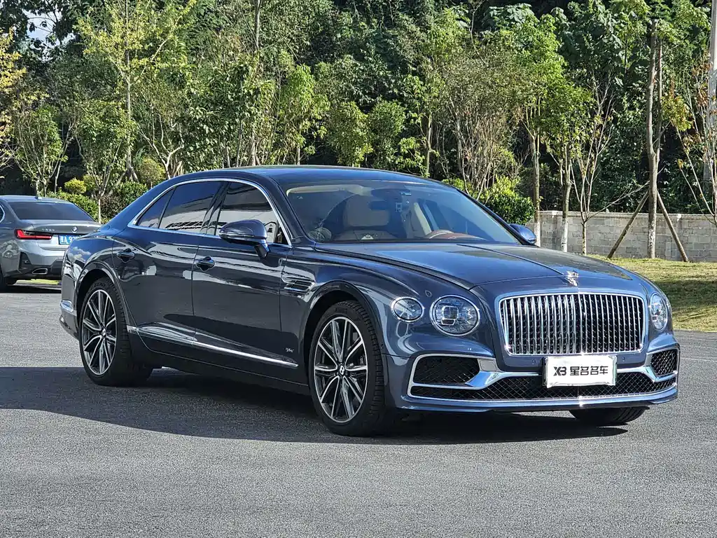 Bentley Flying Spur PHEV — фото 3