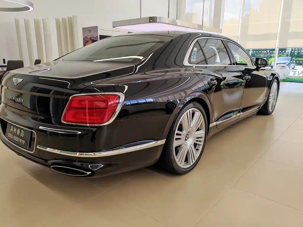 Bentley Flying Spur — фото 3