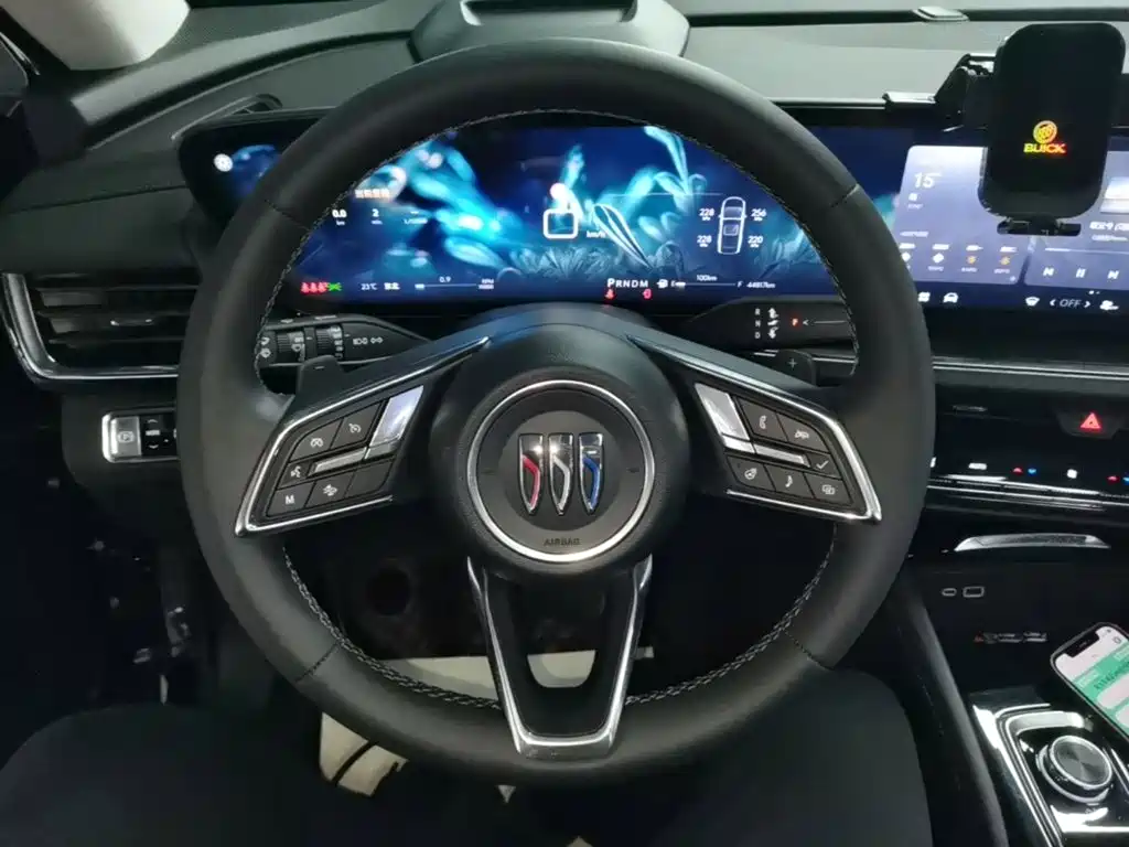 Buick Envision Plus — фото 11