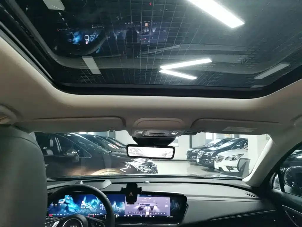 Buick Envision Plus — фото 18