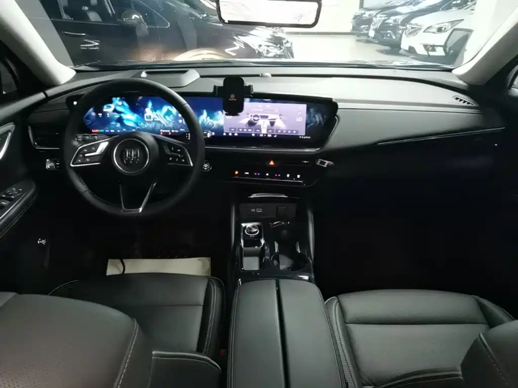 Buick Envision Plus — фото 10