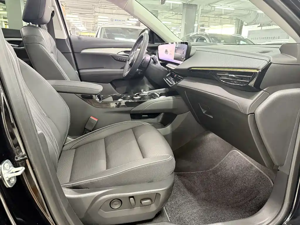 Buick Envision Plus — фото 10