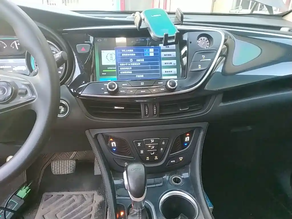 Buick Envision Plus — фото 13