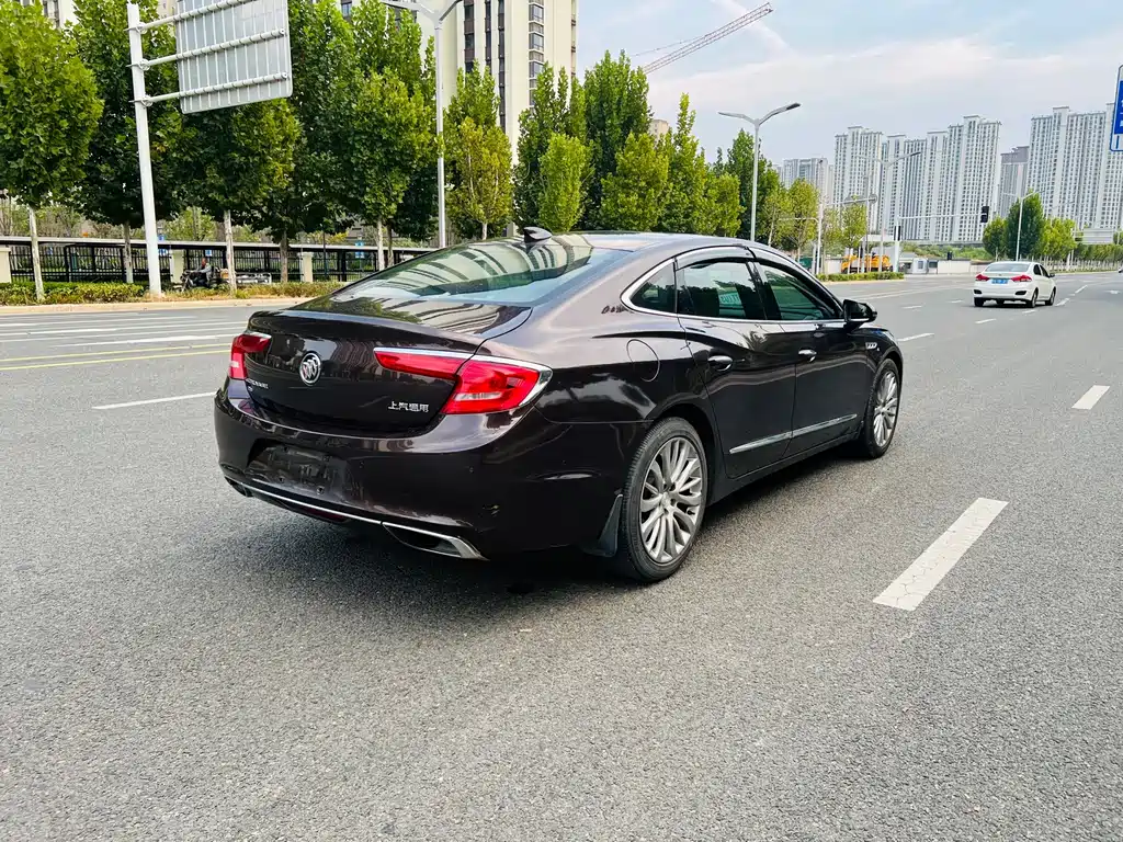 Buick LaCrosse — фото 10
