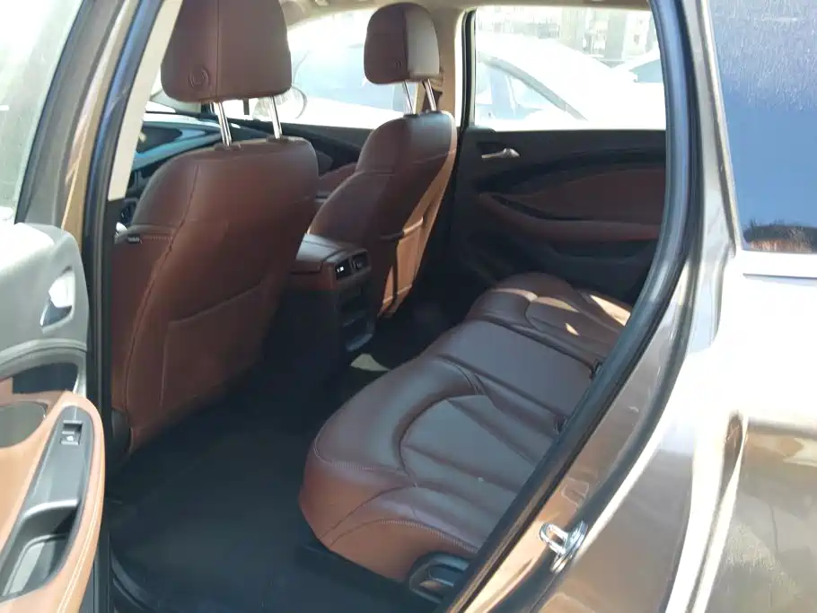 Buick Envision Plus — фото 11